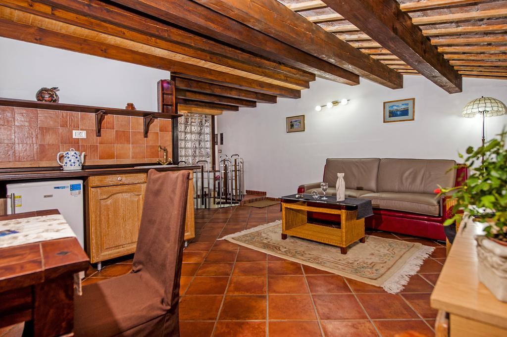 Apartments Taylor ロヴィニ エクステリア 写真